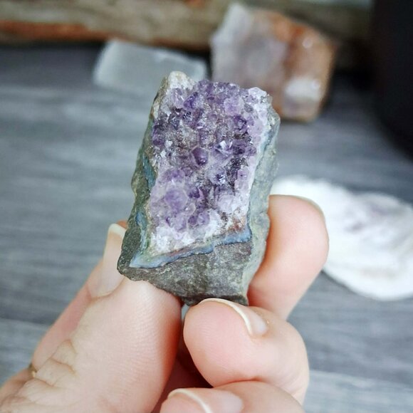 Amethyst crystal cluster - Picture 1 of 3